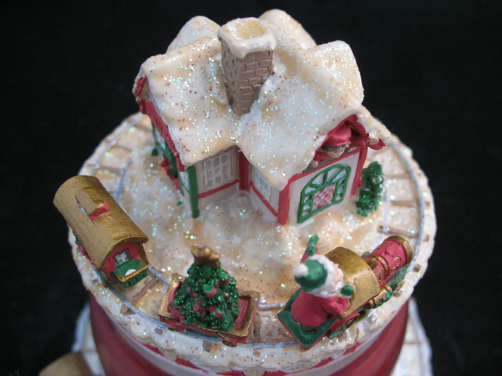 NEW CHRISTMAS SANTA CLAUS WORKSHOP RED Scented CANDLE JAR   Ceramic Topper Dish
