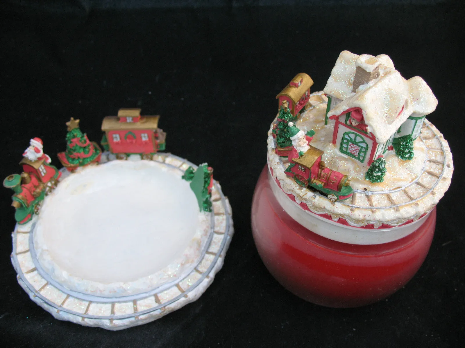 NEW CHRISTMAS SANTA CLAUS WORKSHOP RED Scented CANDLE JAR   Ceramic Topper Dish