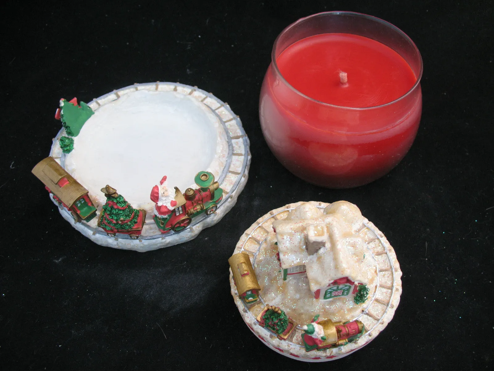 NEW CHRISTMAS SANTA CLAUS WORKSHOP RED Scented CANDLE JAR   Ceramic Topper Dish